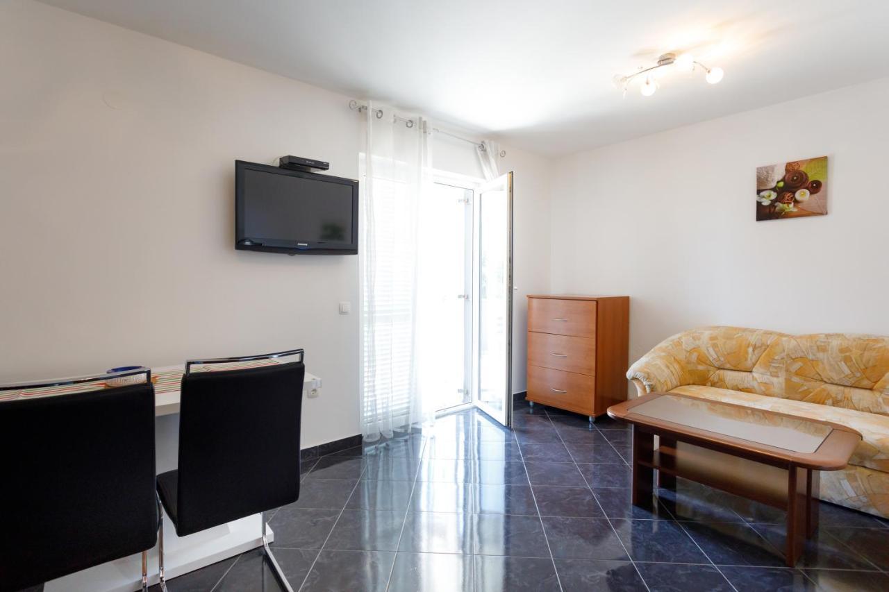 Apartments Lacic Krk Town Esterno foto