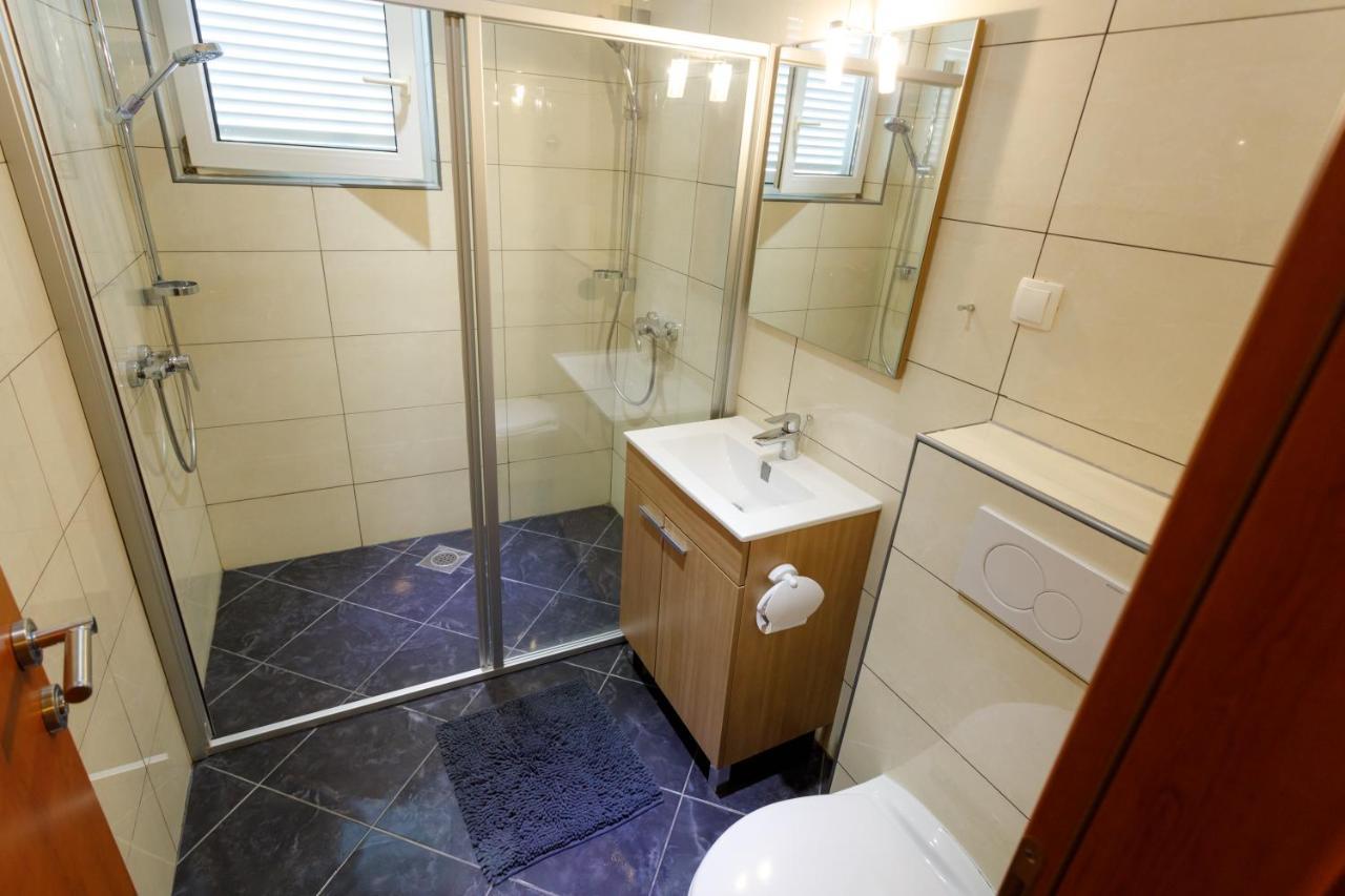 Apartments Lacic Krk Town Esterno foto