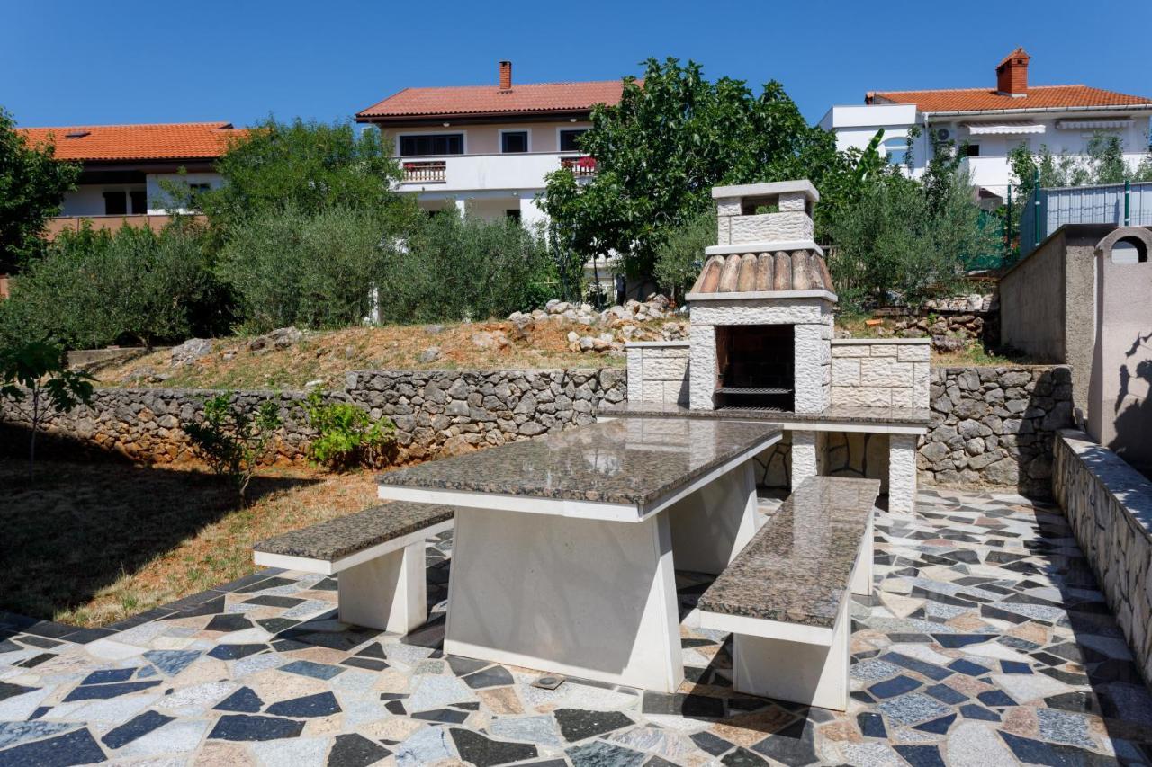 Apartments Lacic Krk Town Esterno foto