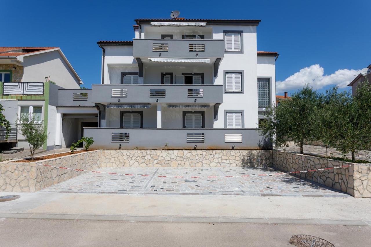 Apartments Lacic Krk Town Esterno foto