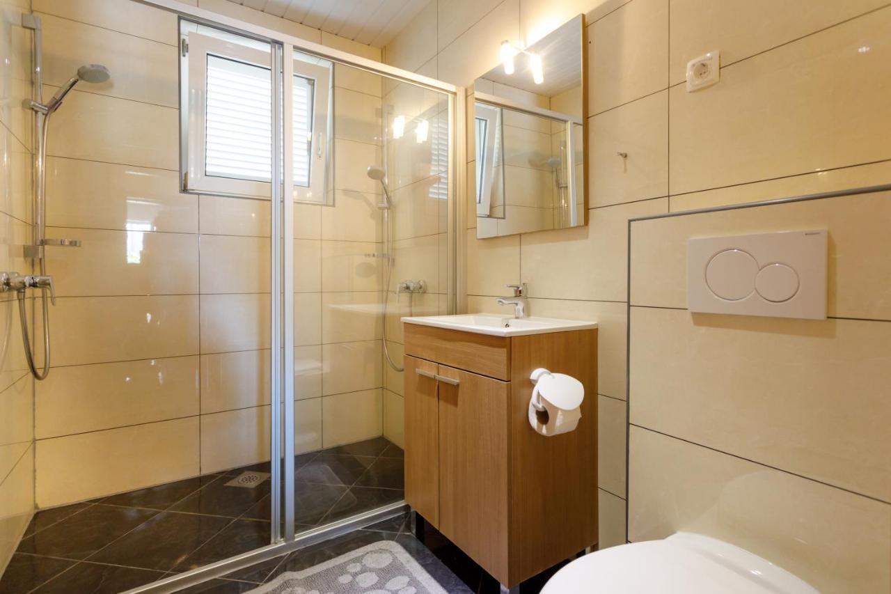 Apartments Lacic Krk Town Esterno foto