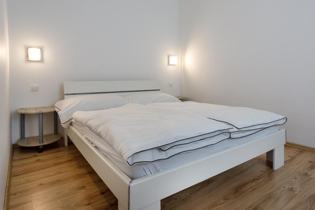 Apartments Lacic Krk Town Esterno foto