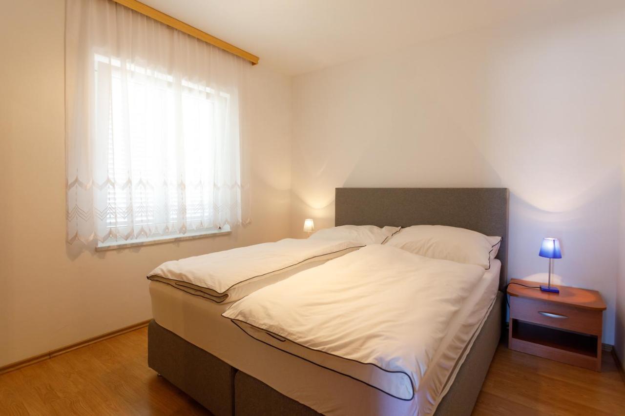 Apartments Lacic Krk Town Esterno foto