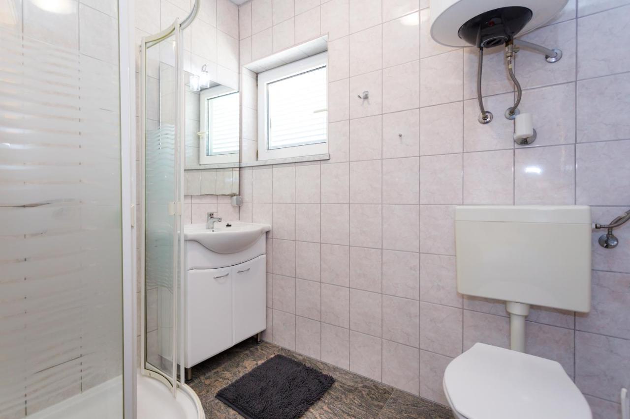 Apartments Lacic Krk Town Esterno foto