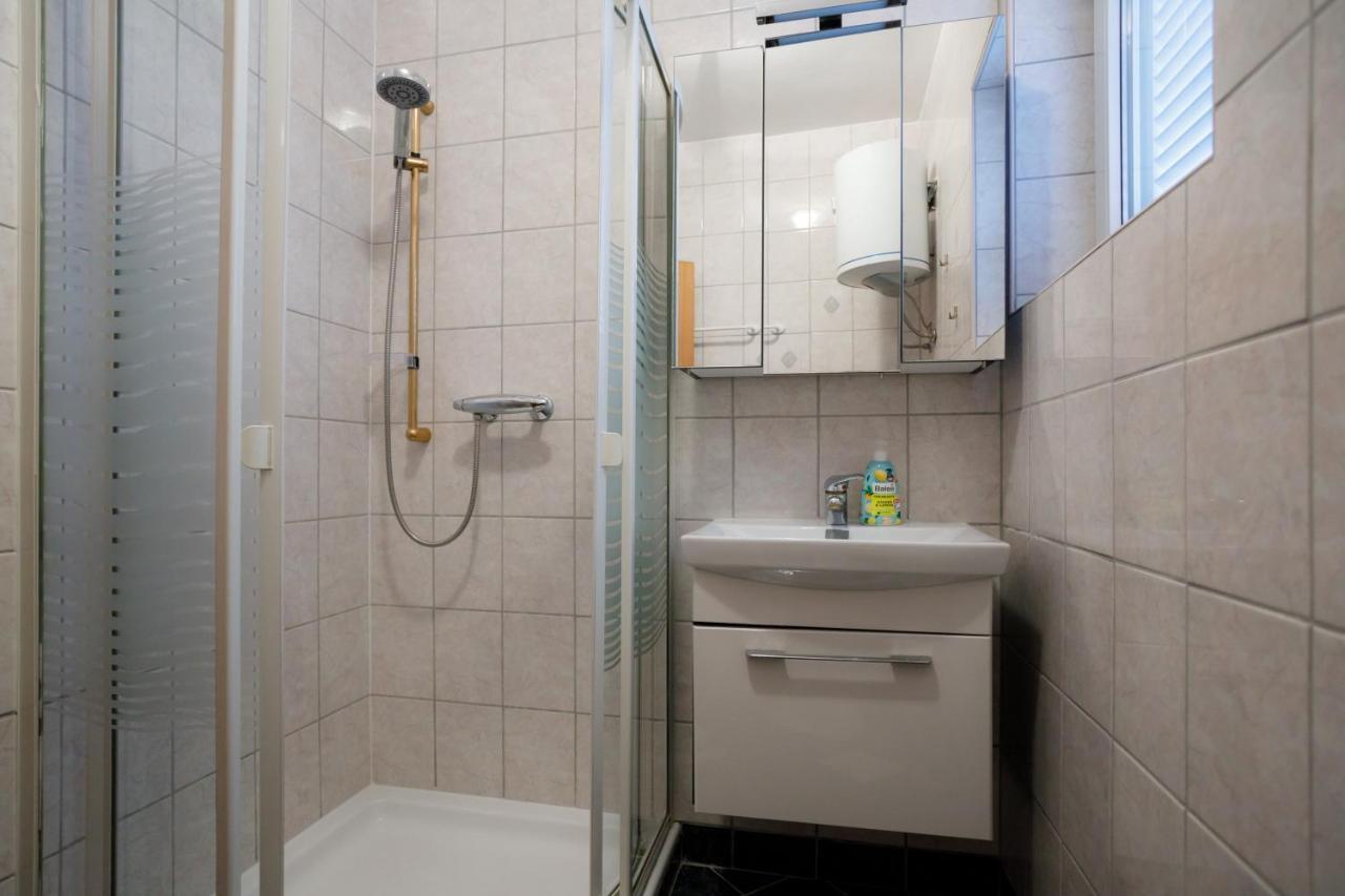 Apartments Lacic Krk Town Esterno foto