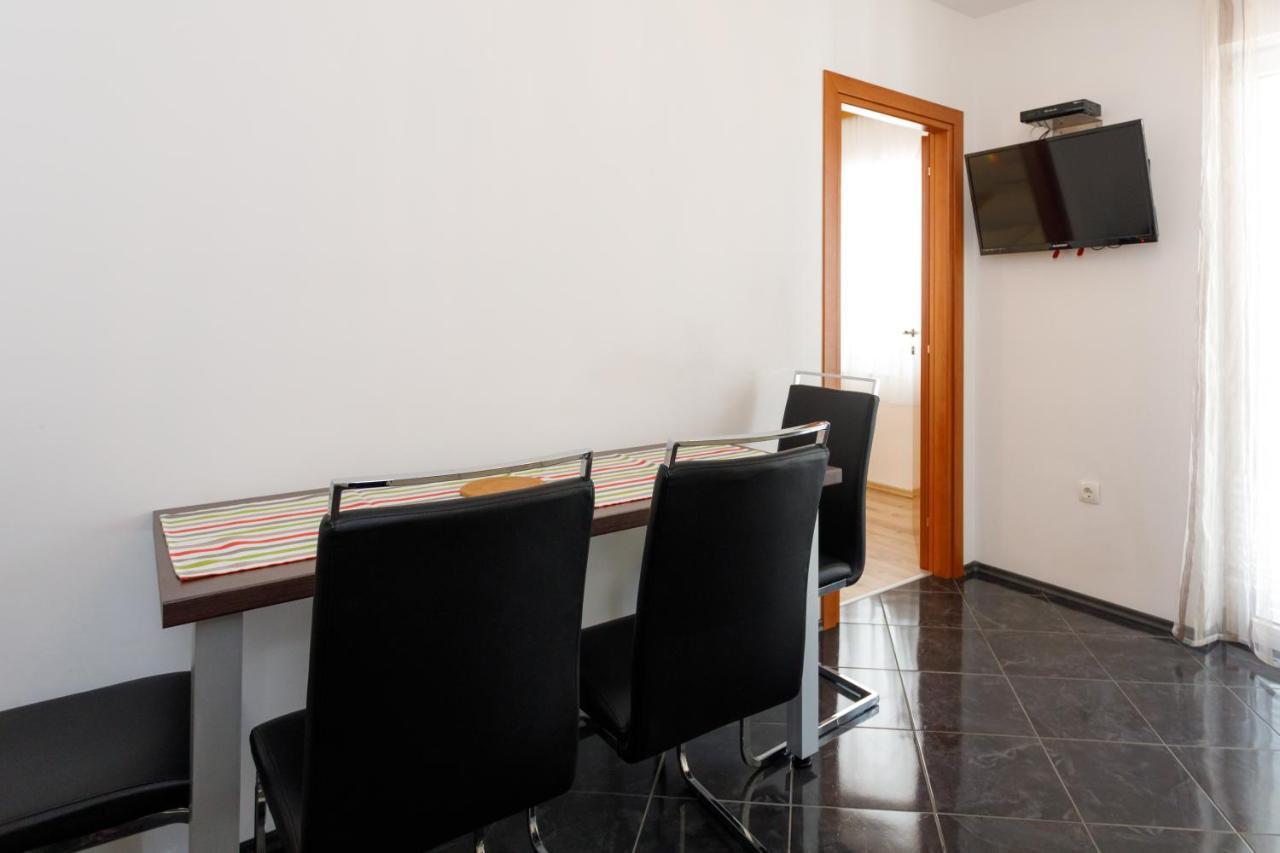 Apartments Lacic Krk Town Esterno foto