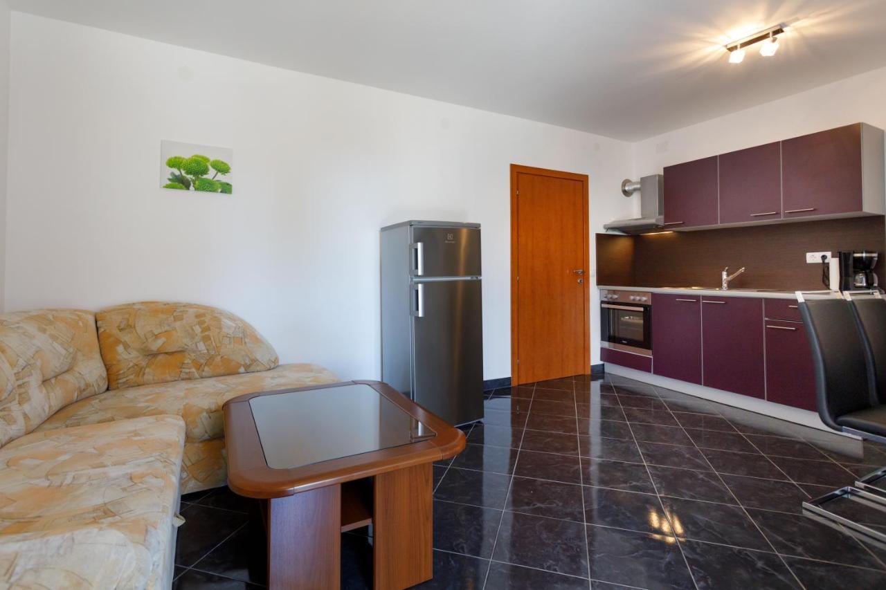 Apartments Lacic Krk Town Esterno foto