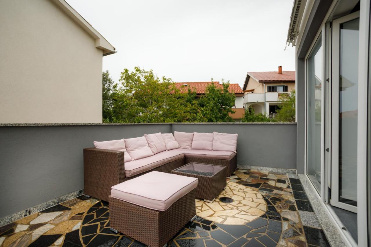 Apartments Lacic Krk Town Esterno foto