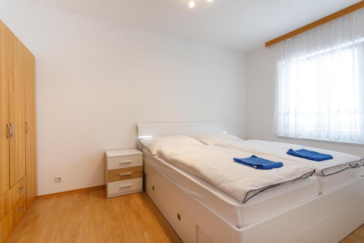 Apartments Lacic Krk Town Esterno foto